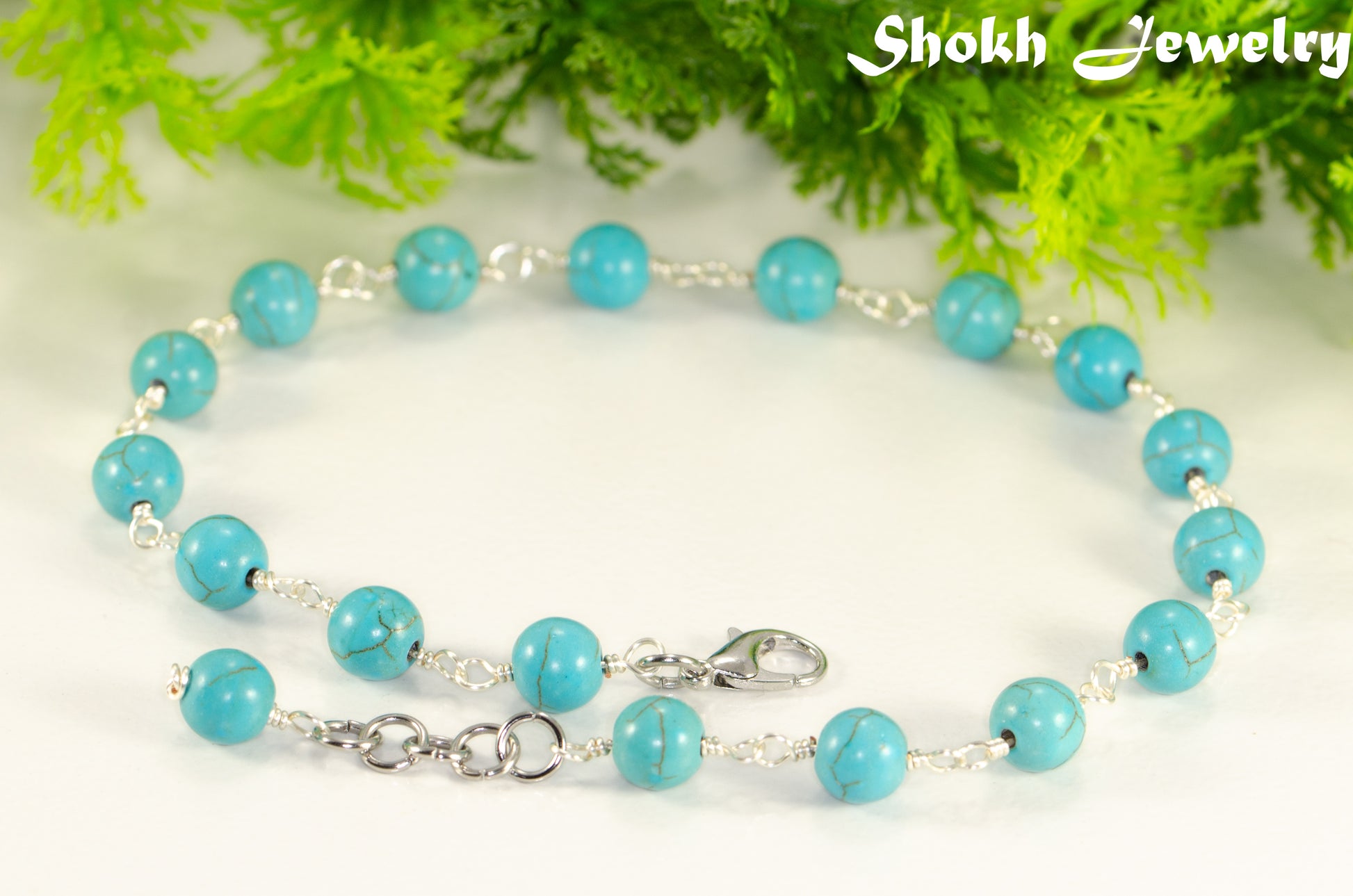 Close up of 8mm Turquoise Howlite Link Choker Necklace.