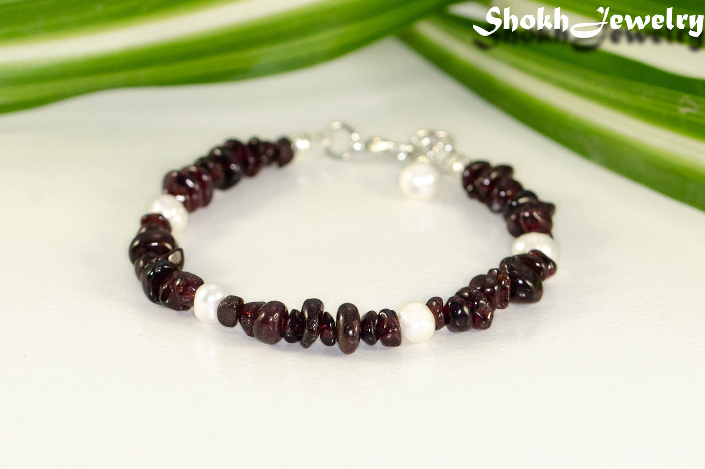 Natural Garnet Crystal Chip and Pearls Bracelet.